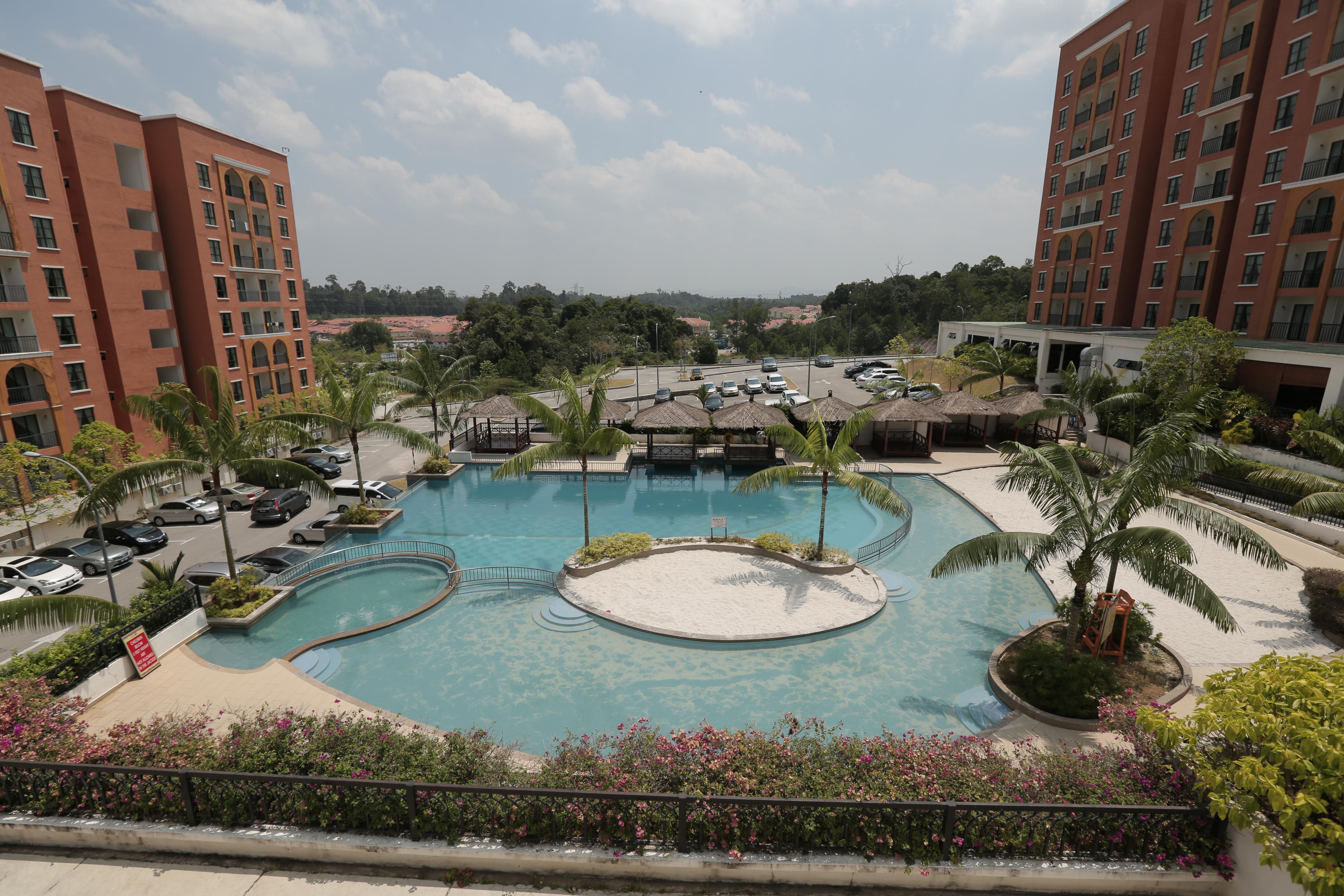Arabian Bay Resort@ Bukit Gambang Resort City Экстерьер фото
